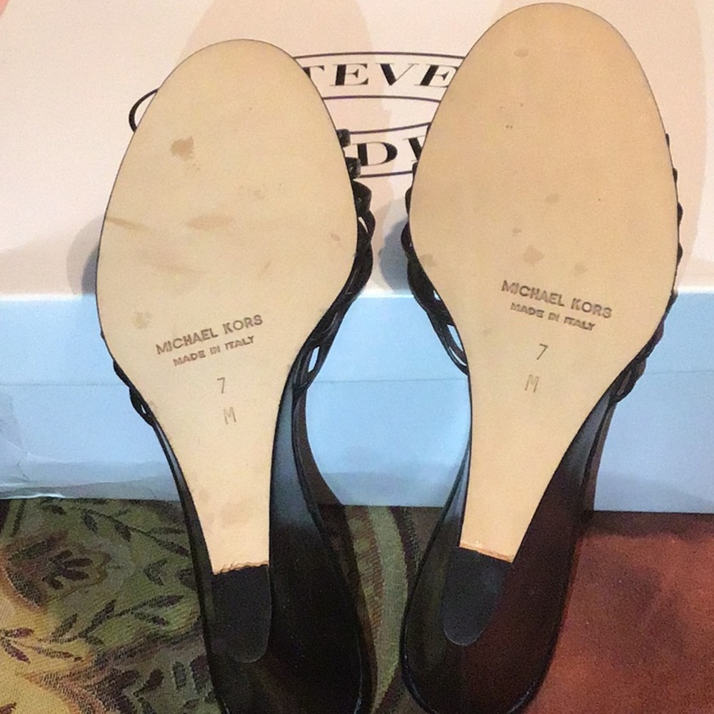 MICHAEL KORS OPEN TOE BLACK LEATHER WEDGES/SANDALS - Picture 10 of 13